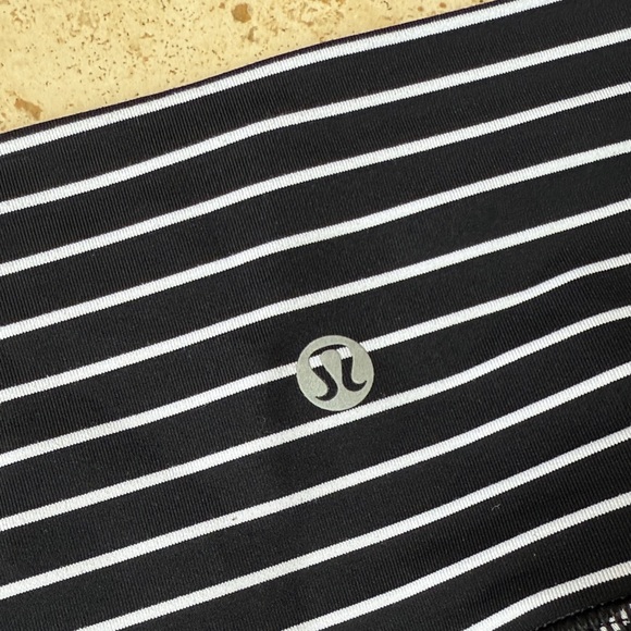 Lot of Lululemon Wunder Under Crop High Rise 21" Stripe Black White Blue Sz 4 - Picture 7 of 12